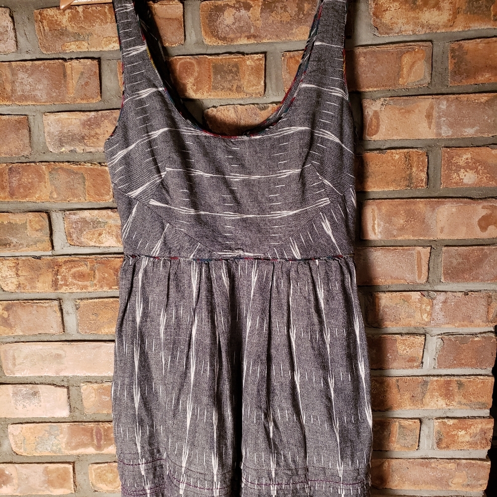 Women's Unbranded Partial Back Zip with Unique Design & in Incredible Condition